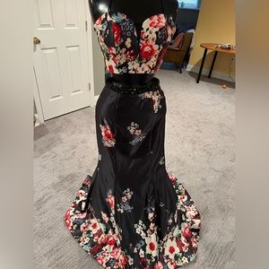Stunning Rachel Allen floral two piece gown!